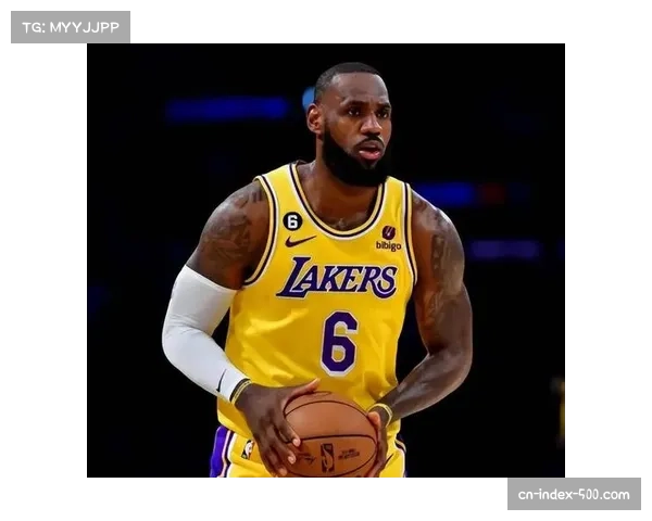 詹姆斯关键球表现依旧出色 41岁老将第四节效率显著提升 詹姆斯关键球表现依旧出色 41岁老将第四节效率显著提升