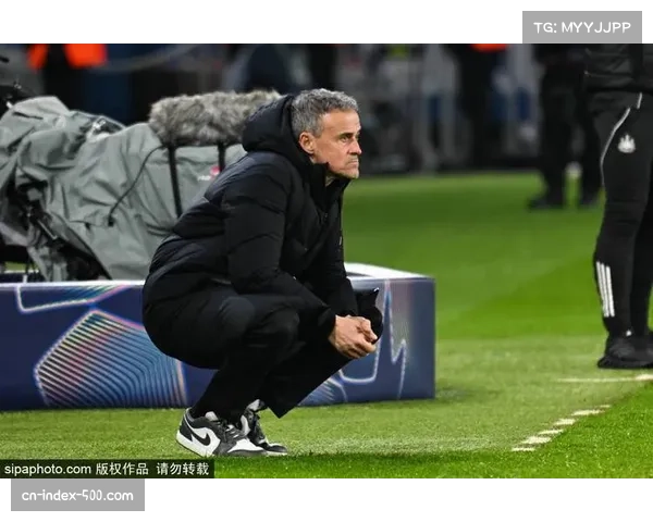 巴黎FC换帅孔布瓦尔上任,球队暂列第十五保级压力大 巴黎FC换帅孔布瓦尔上任,球队暂列第十五保级压力大